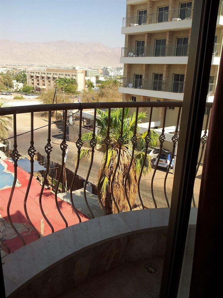 Faulty Towers Hotel Eilat Exterior photo